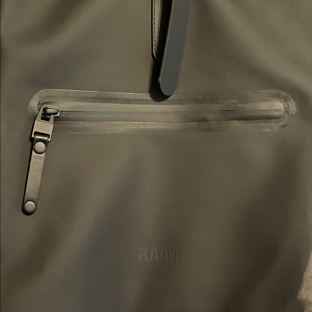 RAINS Rolltop Rucksack Waterproof Backpack/Carrying Bag - Picture 2 of 9